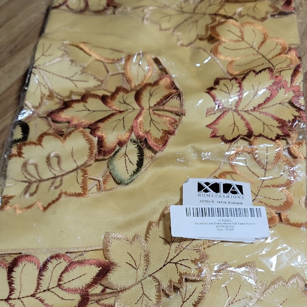 16"x36" Autumn Leaf Table Runner